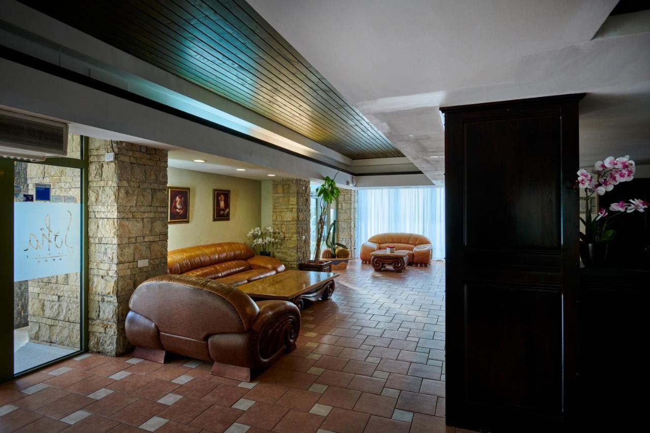 Hotel & Restaurant Sofia 苏恰维塔 外观 照片